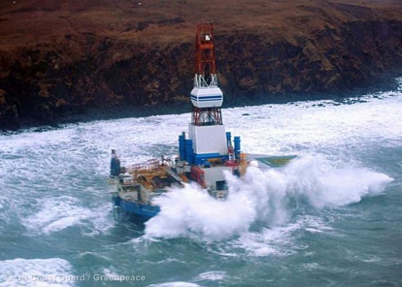 Kulluk Breaks Away and Runs Aground
