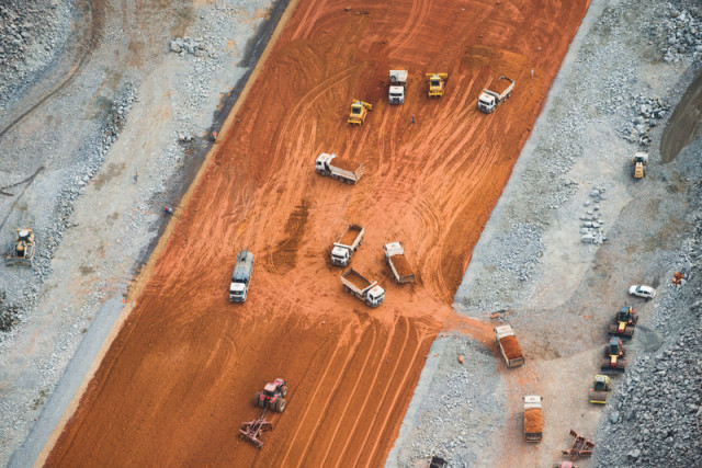 Sur le chantier du mega-barrage du Belo Monte, sur la rivière Xingu © Daniel Beltra / Greenpeace