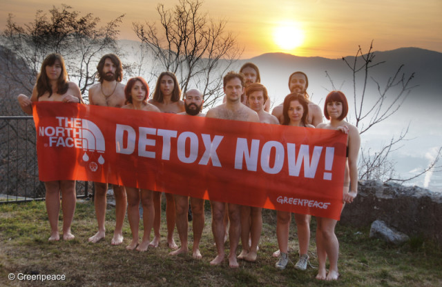 Les militants de Greenpeace Italie n’ont reculé devant rien pour interpeller The North Face !