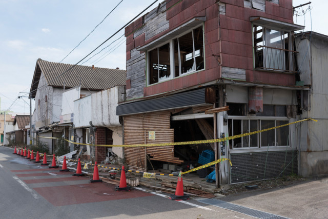 Commerces et maisons abandonnées à Namie, Fukushima, 2014 © Christian Aslund / Greenpeace