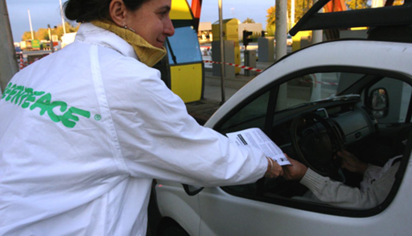 

Trois mois après le Grenelle de l'environnement, syndicats, associations 