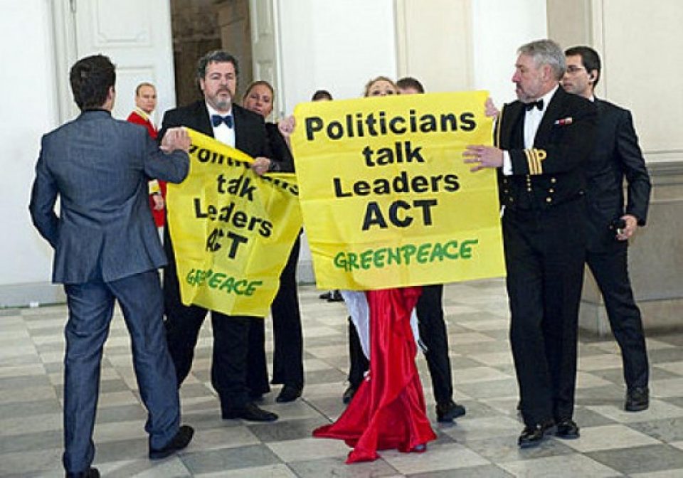 Quatre activistes de Greenpeace sont actuellement détenus au Danemark, et ce ju