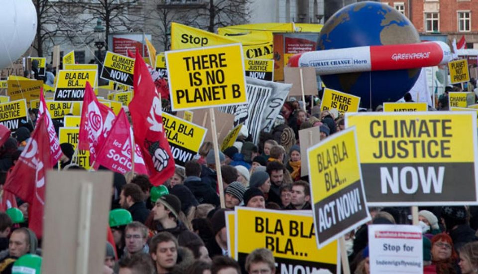 A mi-parcours des négociations climatiques, la manifestation citoyenne et assoc