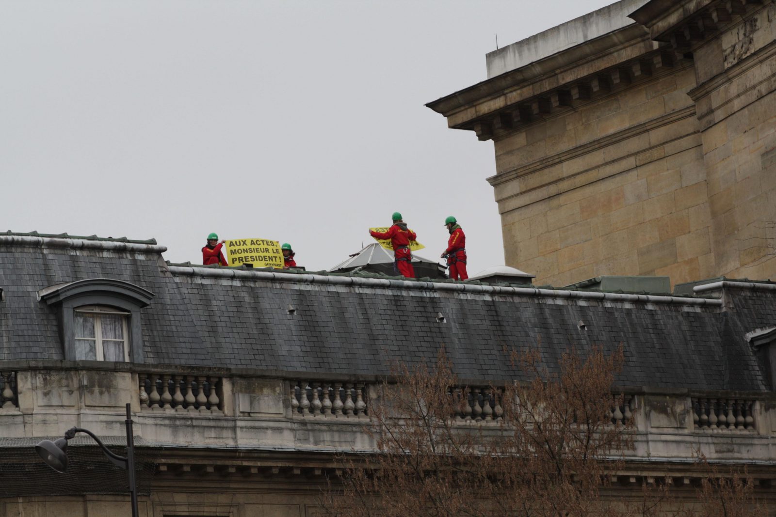 Par deux fois le 2 décembre, Greenpeace s'est manifestée à l'Assemblée n