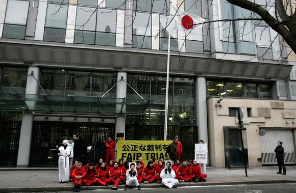 

Ce matin des militants de Greenpeace ont fait une manifestation pacifique de