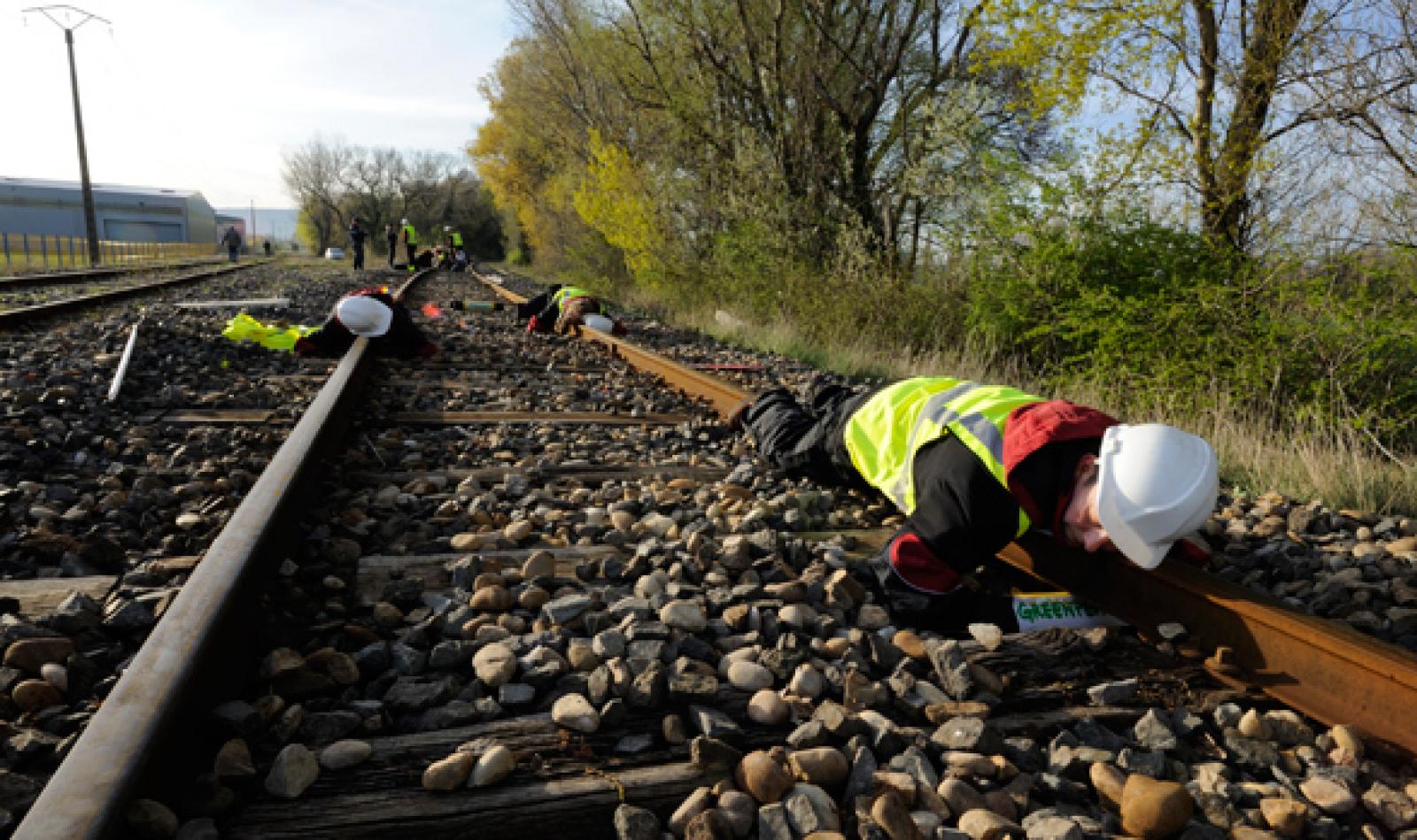 
© Alain Combemorel

Ce mardi matin à 8h, huit activistes de Greenpeace ont