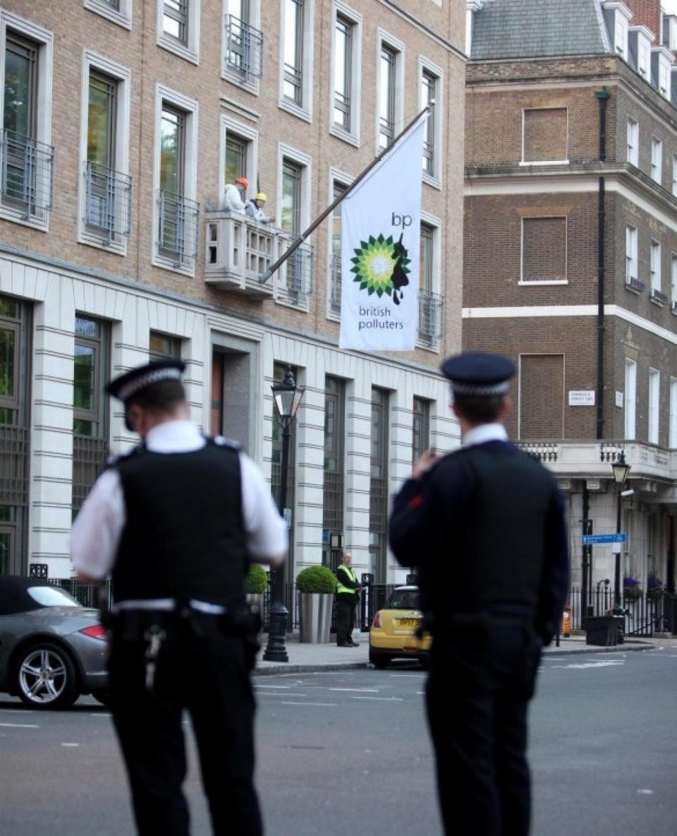 Jeudi 20 mai au matin, des militants de Greenpeace ont escaladé la façade du s