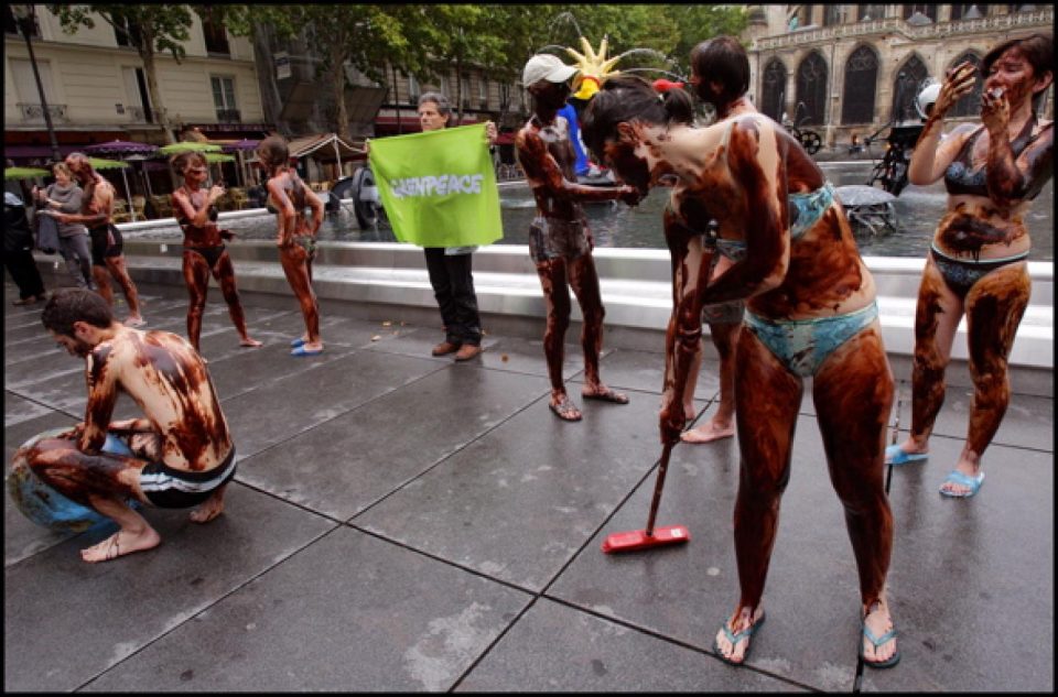 Ce samedi 2 octobre, à travers toute la France, des militants de Greenpeace se 