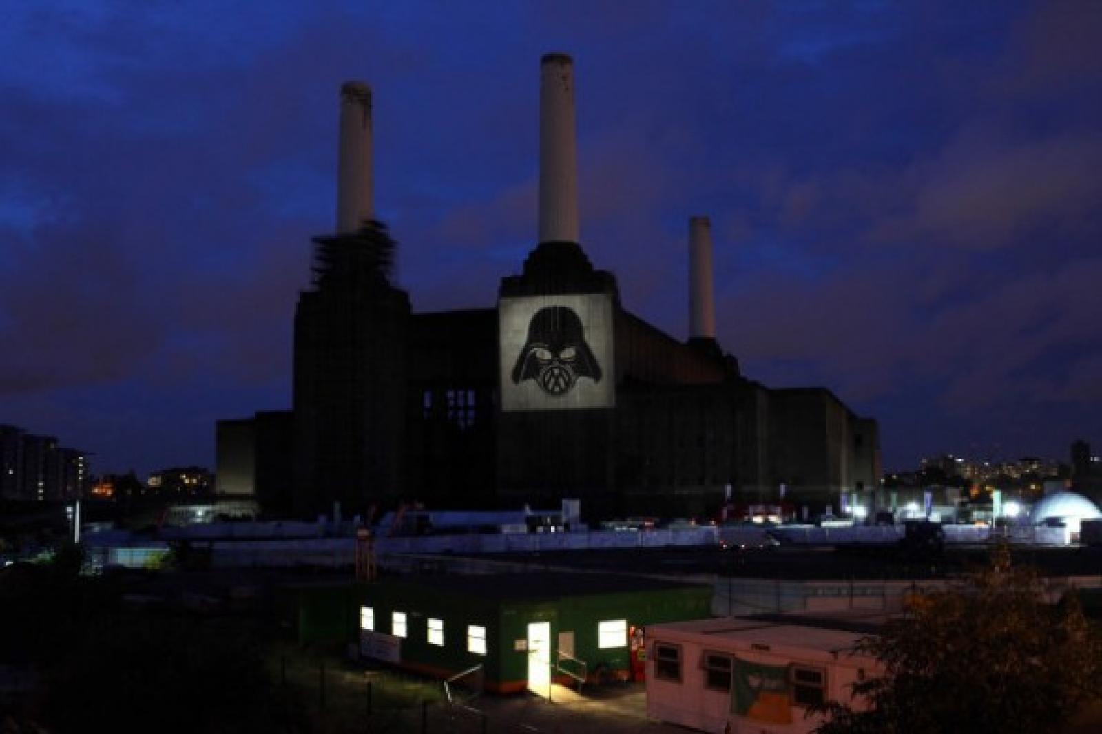 Aujourd'hui, des grimpeurs ont déposé un message sur le siège de VW à Wolsbu