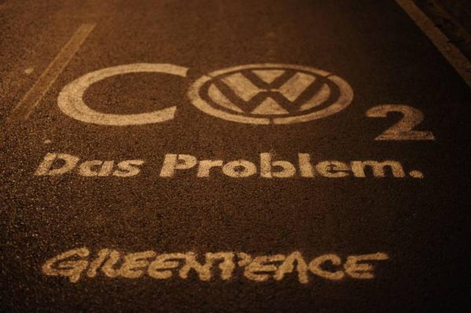 En campagne depuis l'été, Greenpeace ne lâche pas Volkswagen. Nous multiplion