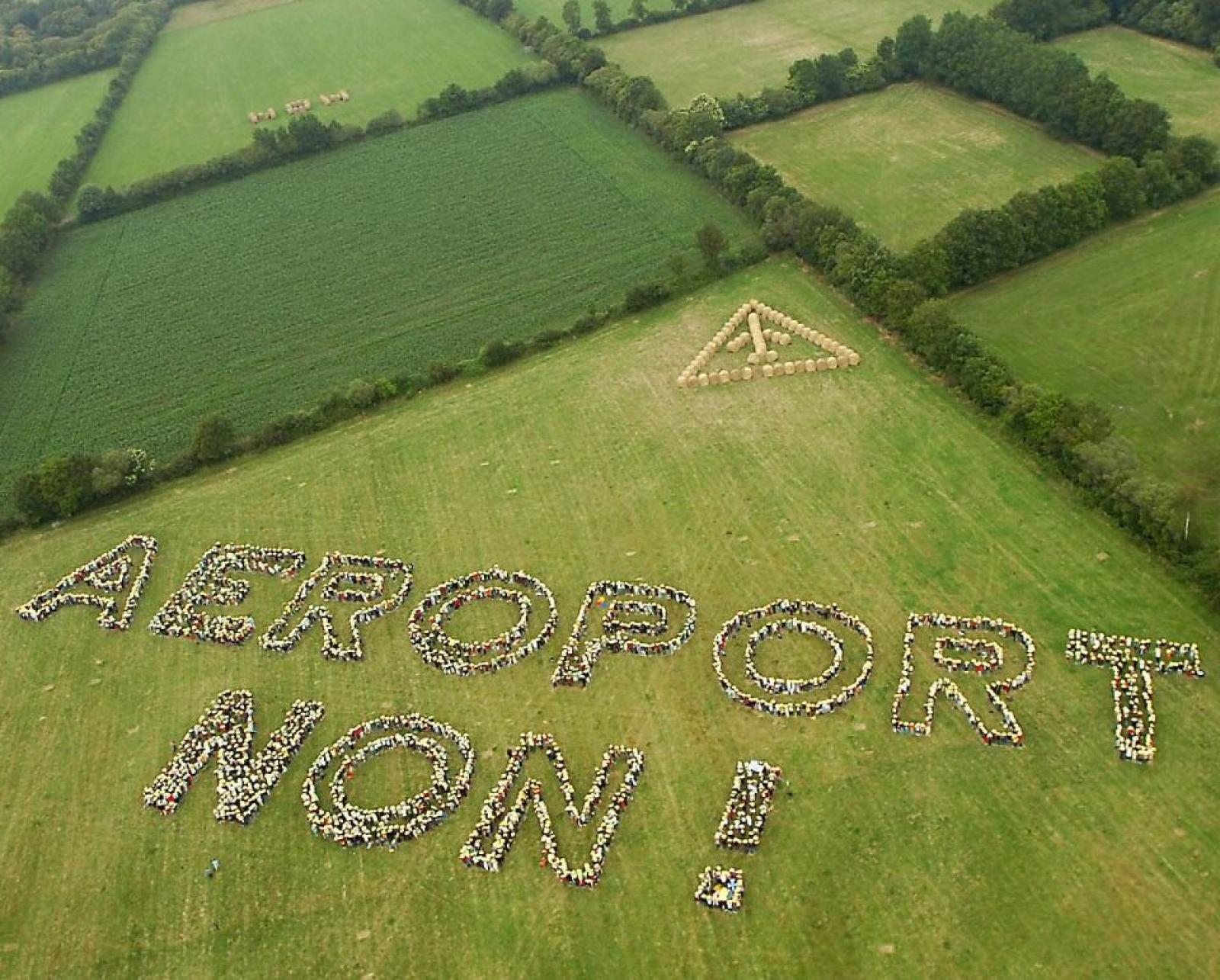 Aujourd'hui, jeudi 25 octobre, des représentants de Greenpeace France, Attac Fr