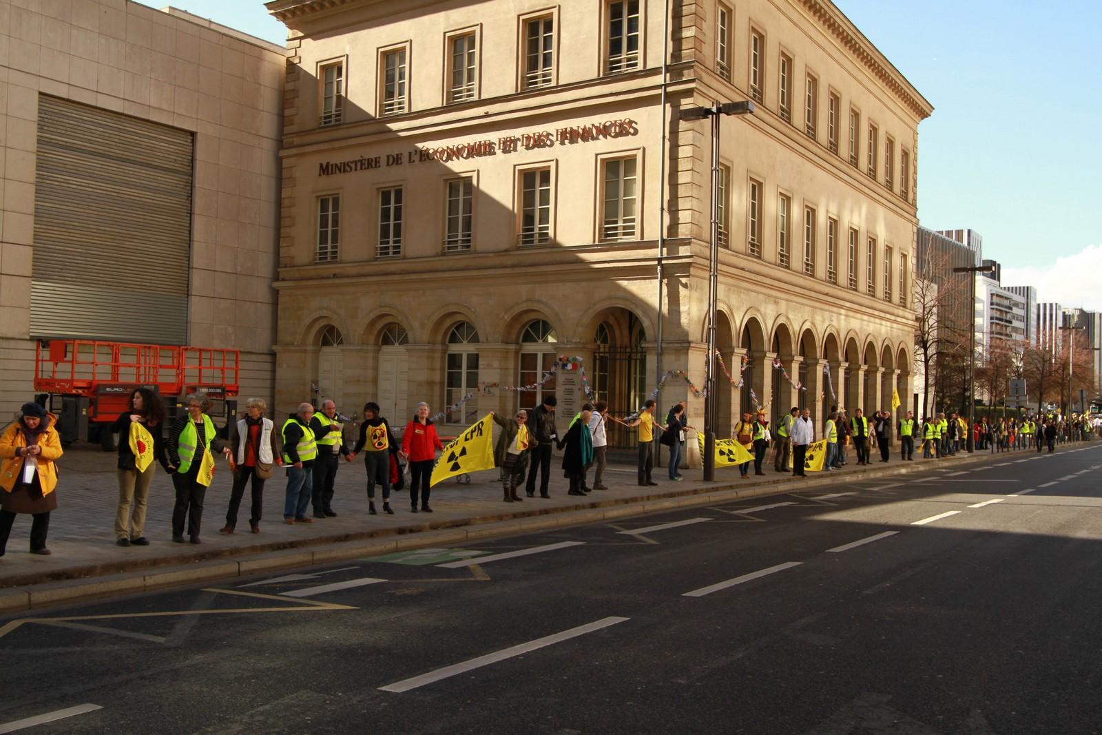 Ce 9 mars 2013, nous étions 20 000 à Paris, à encercler les lieux de pouvoir 