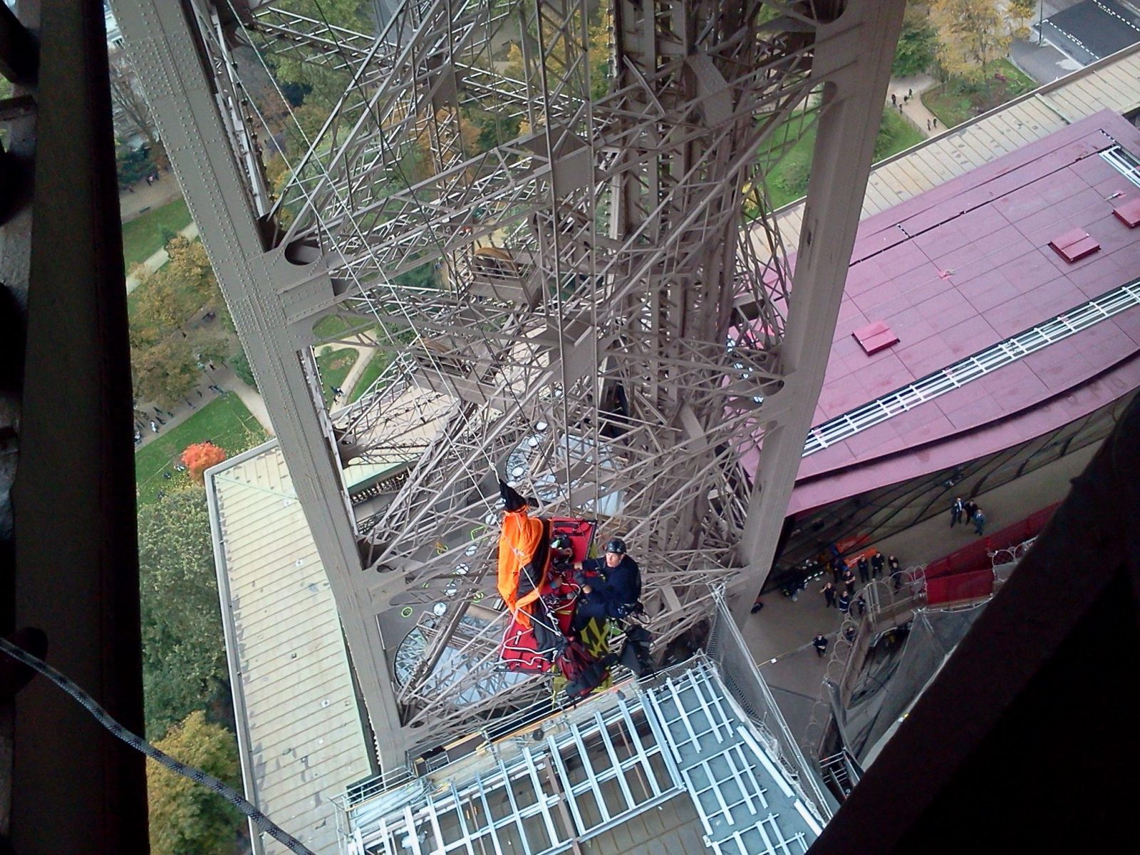 Ce matin, vers 7h45, des militants de Greenpeace se sont introduits dans la stru