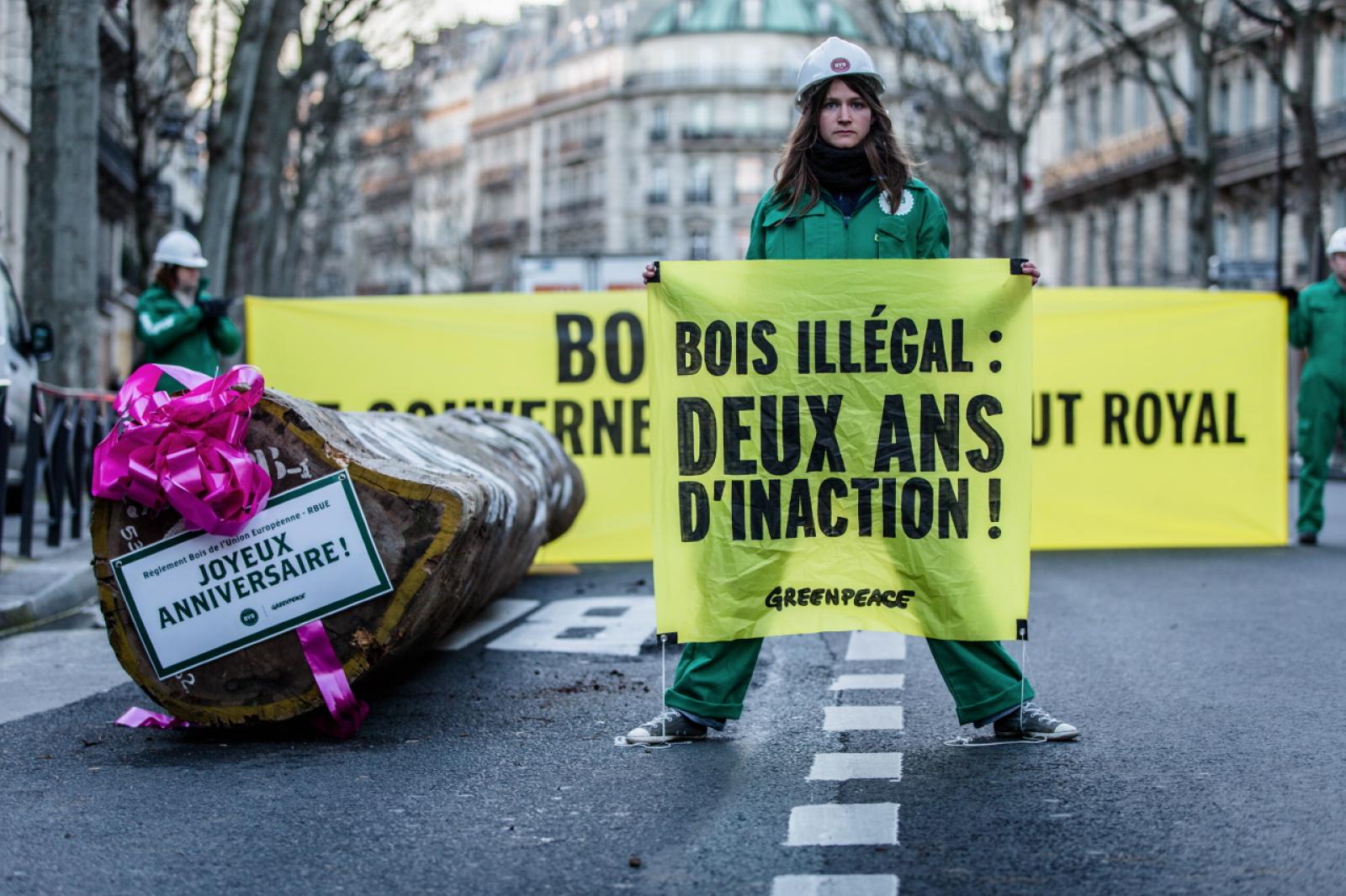 Le ministère de l'écologie  témoigne d'un vague intérêt pour ce problème et fait de vagues promesses. Nous ne pouvons pas nous en contenter ! 