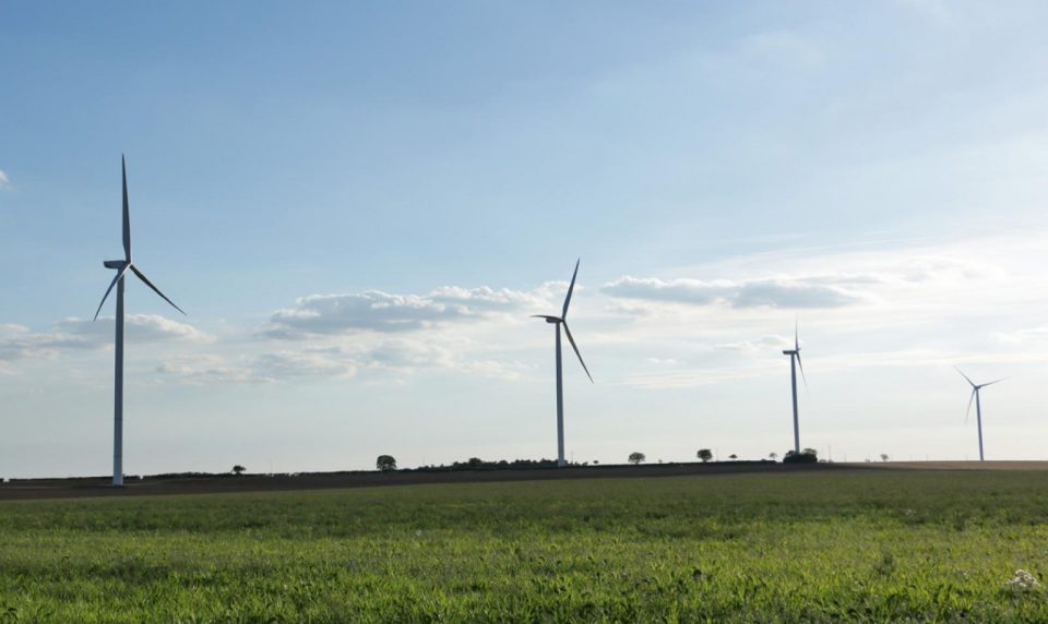 Cette année, la lutte contre les changements climatiques pourrait connaître un tournant majeur. Lors de la COP21, qui aura lieu à Paris en décembre, les responsables politiques et les chefs d’entreprises devront prendre les décisions indispensables pour maintenir l’augmentation moyenne de la température mondiale en-dessous de la limite de 1,5 à 2 °C. Nous publions un scénario de transition énergétique qui indique la voie à suivre dès aujourd'hui.