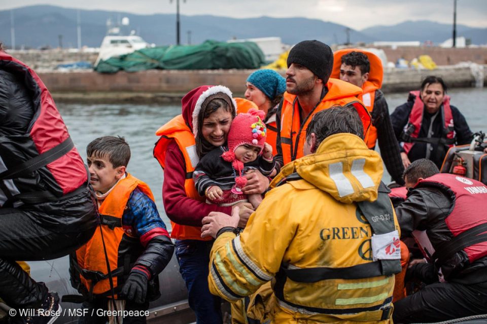 Depuis novembre, des équipes de Greenpeace prêtent main forte à Médecins sans frontières (MSF) sur l’île grecque de Lesbos, où arrivent chaque jour en bateau des personnes fuyant la guerre, la pauvreté et l’oppression.