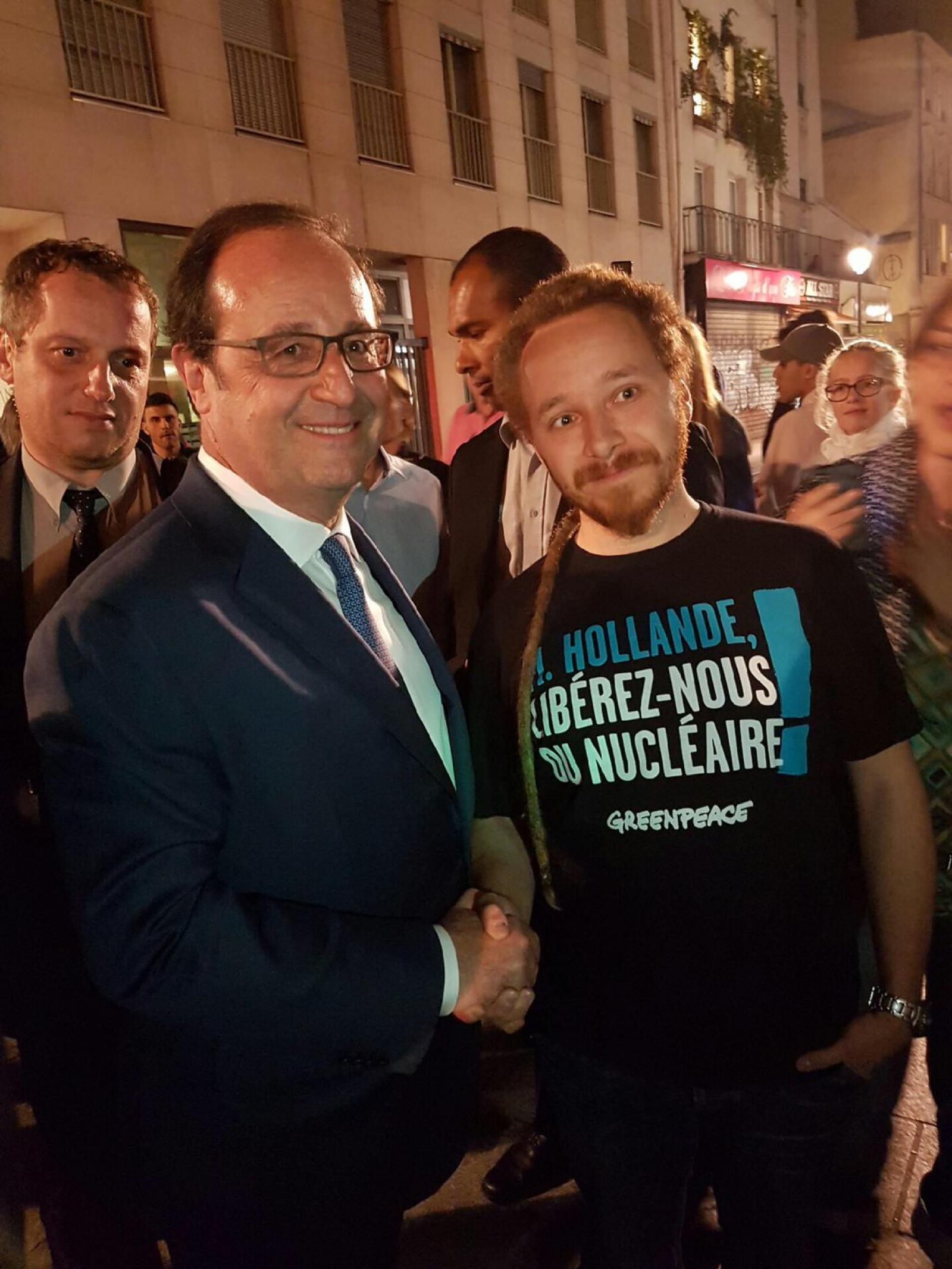 En déplacement, le président de la République a annoncé, en exclusivité devant les militants de Greenpeace, que la centrale nucléaire de Fessenheim fermerait bien d'ici la fin de l'année 2016.