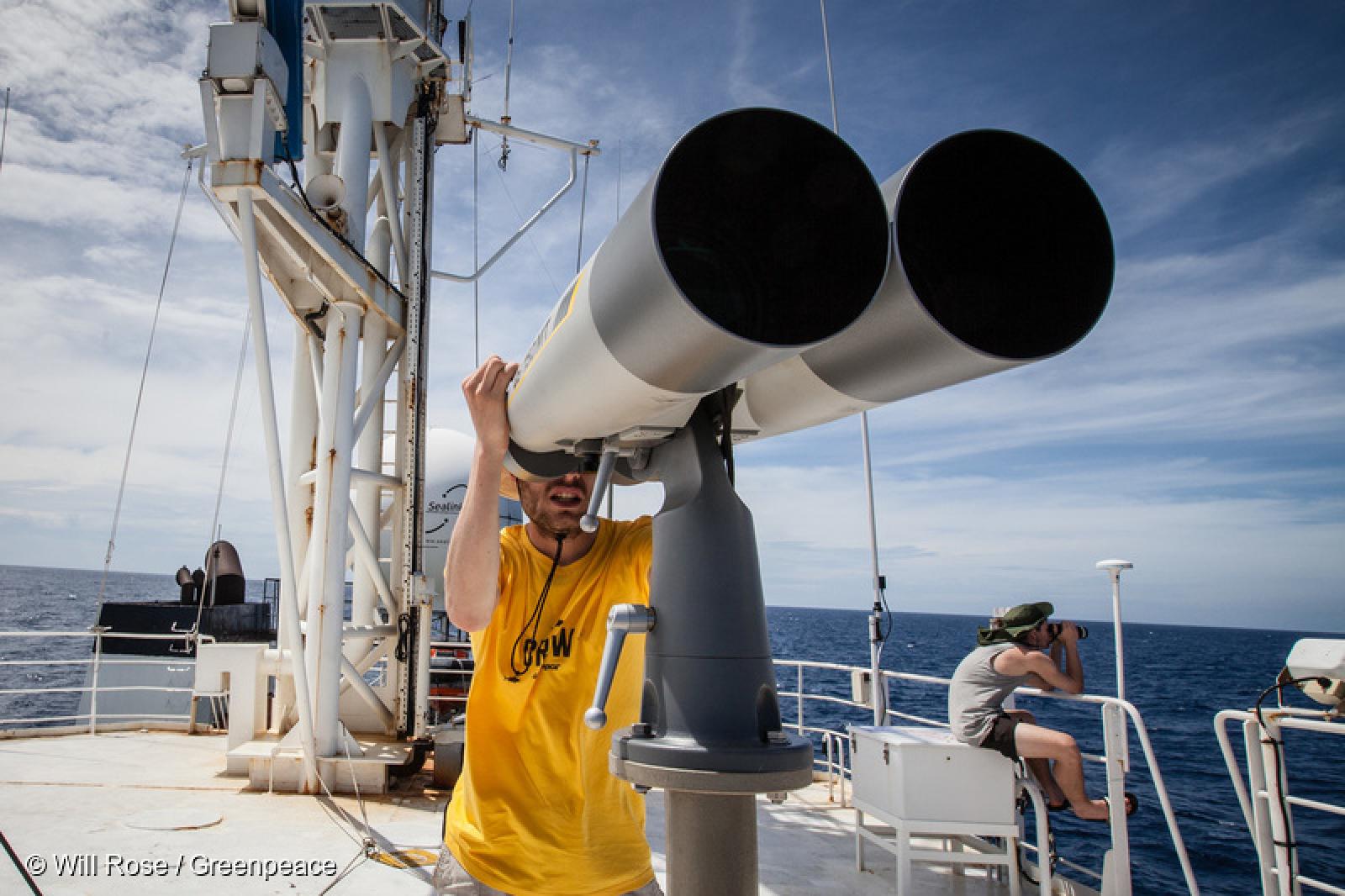 L'Esperanza vient de repasser dans l'hémisphère sud et fait à présent route vers l'île de Nosy Be, à Madagascar, pour un changement d'équipage... Avant de repartir de plus belle !

En moyenne, nous parvenons à trouver un DCP par jour. Comme nous vous l'avons expliqué, il n'est pas chose facile de repérer ces engins de pêche au beau milieu de l'océan. Concrètement, cela ressemble à un radeau de bois d'à peine deux mètres carrés. 
