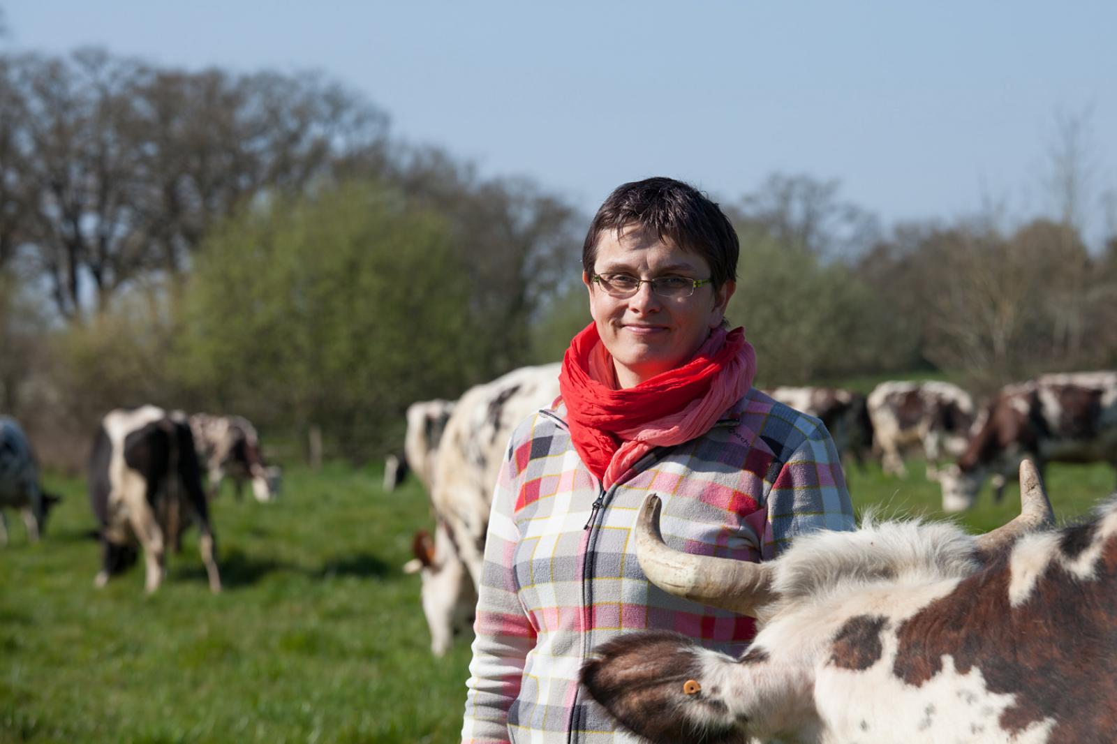 Demain, la Fédération nationale d'agriculture biologique (FNAB) lancera sa campagne « Manger bio et local, c'est l'idéal ». Au programme, plus de 500 événements partout en France, pour mieux connaître l'agriculture biologique et les producteurs de sa région. 

Stéphanie Pageot est la Présidente de la FNAB et éleveuse de vaches laitières en Loire-Atlantique. Elle nous parle de la campagne de la FNAB et de la situation de l'agriculture biologique aujourd'hui. 