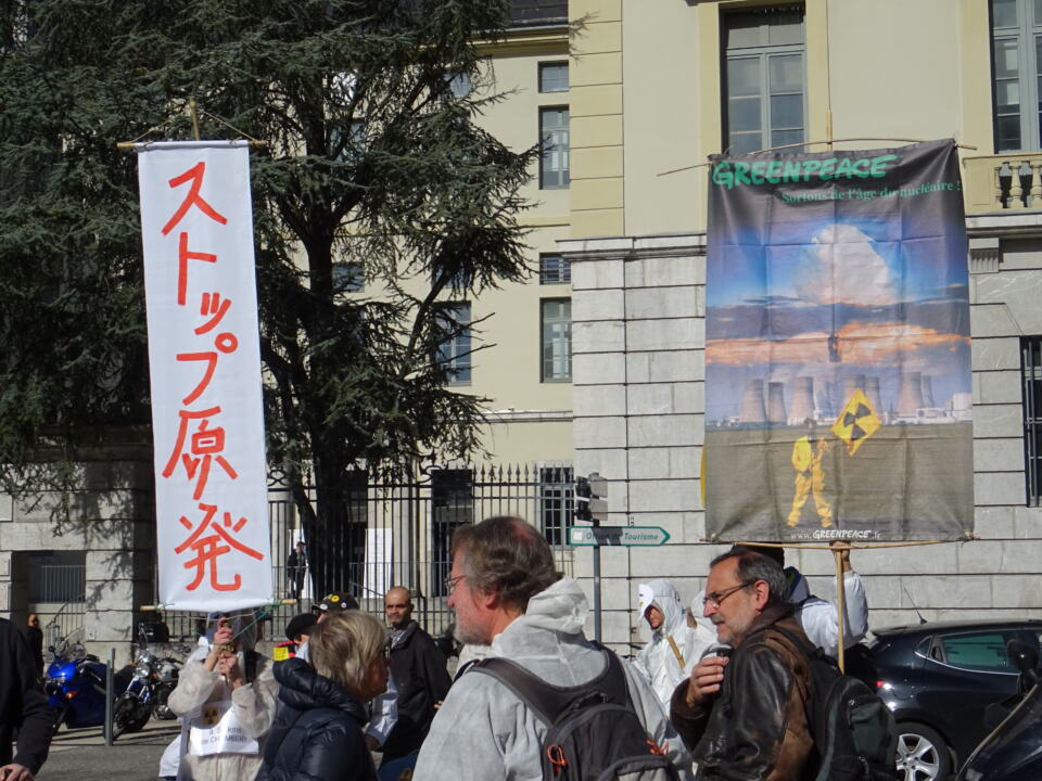 Pour marquer le 6-ème anniversaire de la catastrophe de Fukusima, des rassemblements ont été organisés dans différentes villes de France. Greenpeace a rappelé à cette occasion les dangers du nucléaire et dénoncé la faillite financière d'EDF, incapable de garantir la sécurité des centrales.