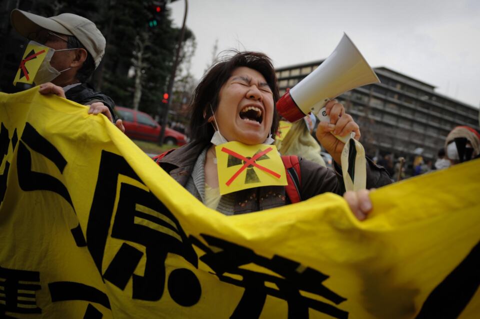 Samedi 11 mars, des rassemblements ont eu lieu dans 19 villes de France pour commémorer la catastrophe de la centrale nucléaire de Fukushima au Japon. Objectif : envoyer un message de soutien aux milliers de déplacés et victimes de la catastrophe ;et rappeler que la France, pays du monde où l'énergie nucléaire occupe la part la plus importante dans le mix électrique, est loin d’avoir tiré les leçons des accidents nucléaires.