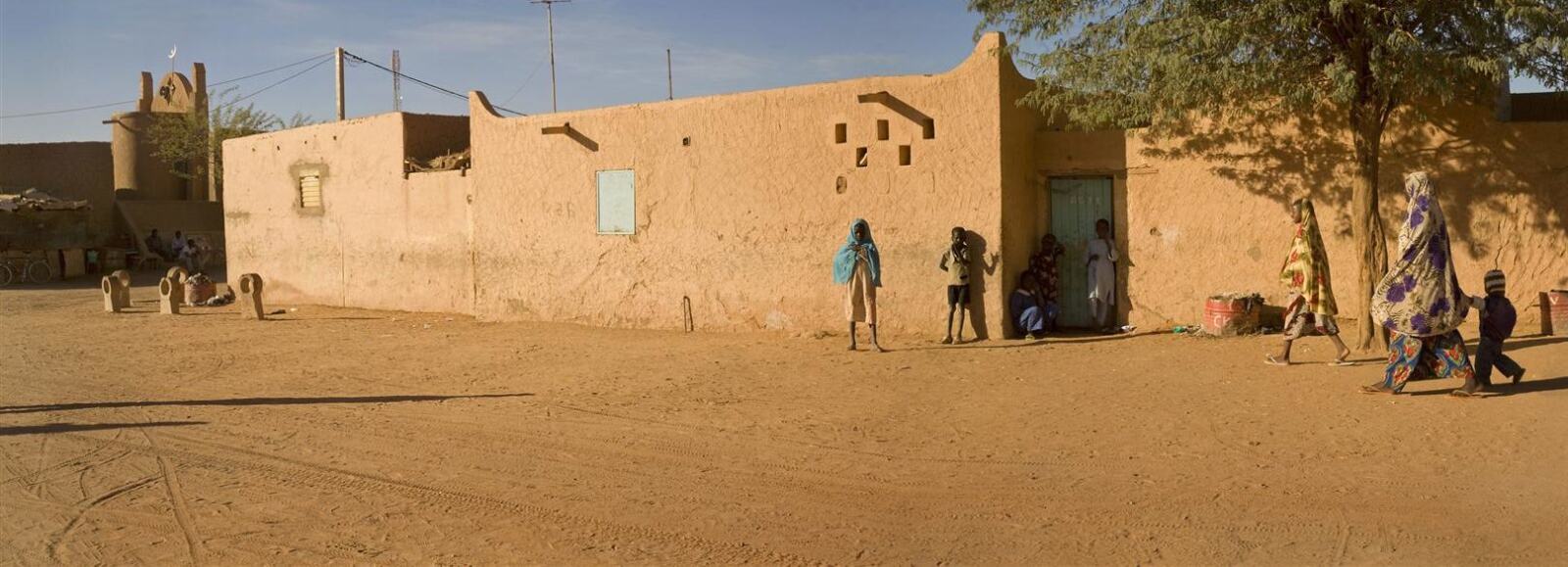 Il aura fallu attendre plus de deux ans après le dépôt de la proposition pour que la loi relative au devoir de vigilance des sociétés mères et des entreprises donneuses d'ordre soit finalement promulguée le 27 mars 2017. Ce texte représente une avancée importante en matière de responsabilité des multinationales.