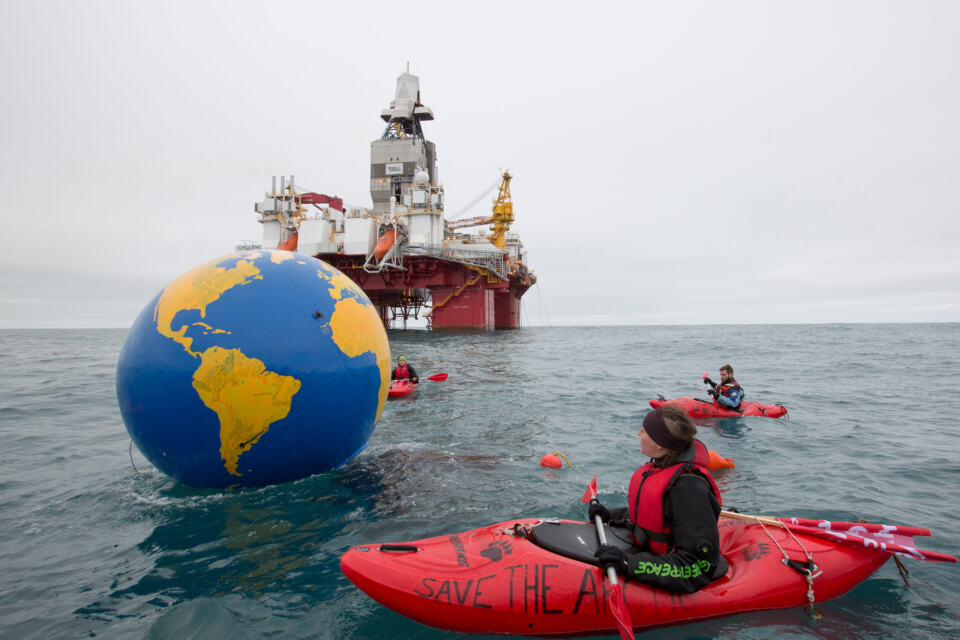 Aujourd’hui s’ouvre à Oslo le procès intenté contre le gouvernement norvégien par Greenpeace Nordic et l’association norvégienne Nature and Youth. En cause : les autorisations octroyées par les autorités norvégiennes à des compagnies pétrolières pour effectuer de nouveaux forages en Arctique. Pour Greenpeace, ces autorisations sont contraires à l’Accord de Paris sur le climat et à la Constitution norvégienne.