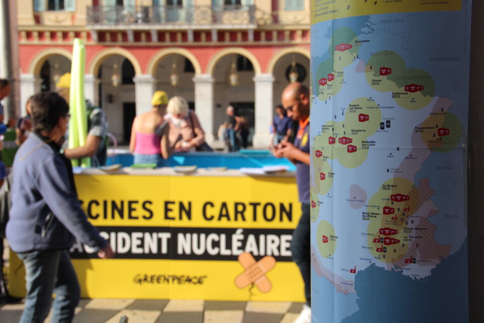 Samedi dernier, les militant-e-s des groupes locaux de Greenpeace se sont mobilisé-e-s dans 21 villes de France pour dénoncer les failles de sécurité dans les centrales nucléaires d’EDF, en particulier la vulnérabilité des piscines d’entreposage du combustible nucléaire usé, très mal protégées.