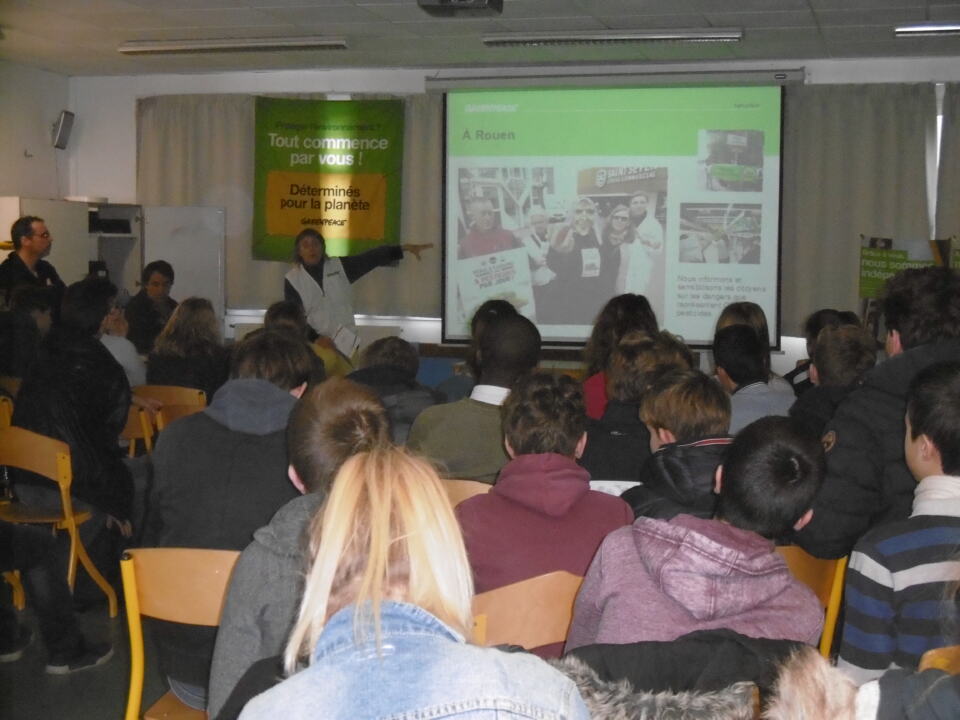 Ce vendredi 17 novembre, deux militantes du Groupe Local de Rouen ont participé à une animation   auprès de deux groupes de collégiens à Fécamp.