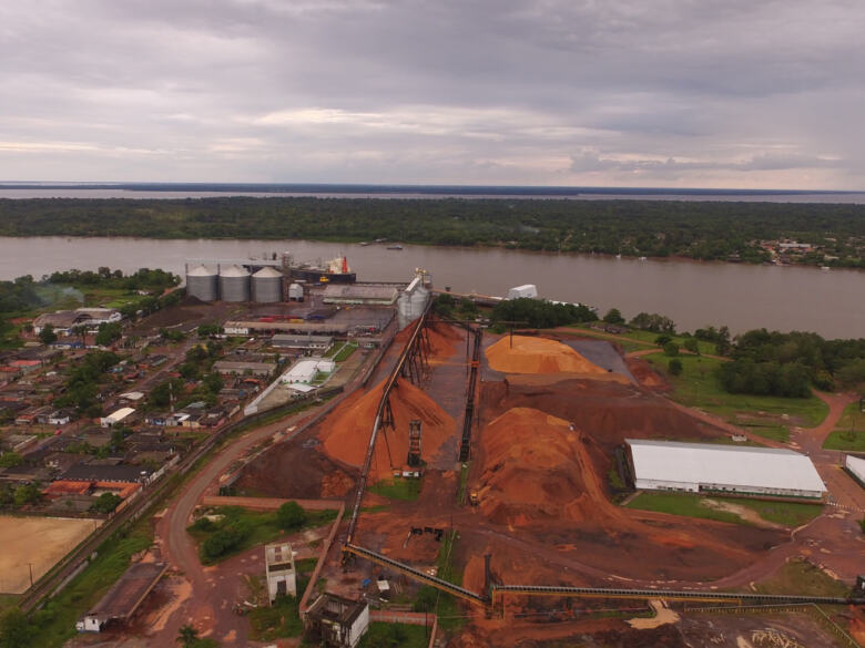 Exportation du soja dans le port de Santana, au Brésil