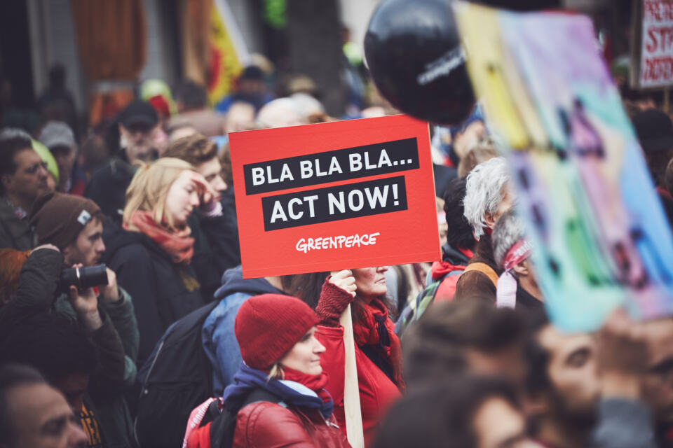 Un certain leadership climatique aurait dû émerger à la COP du Pacifique, les dirigeant-e-s devant répondre à l’urgence climatique et transformer les systèmes énergétiques et les modèles agricoles de leur pays. Pour ce qui est de la France, Emmanuel Macron a manqué ce rendez-vous, en se limitant à  prendre part à un jeu de dupes sur le climat.