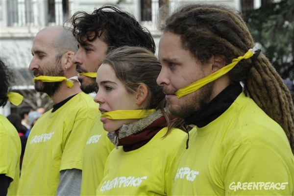 L’Europe décide actuellement de la manière dont seront protégés, à l’avenir, nos lanceurs d’alerte. En l’état, le projet de directive européenne comporte des failles préoccupantes et pourrait faire revenir la France en arrière, ou au contraire améliorer notre législation. A la veille du vote du texte au Parlement européen, 32 associations et syndicats se mobilisent pour convaincre parlementaires et chefs d’États d’adopter une directive ambitieuse en faveur de ceux qui prennent des risques pour protéger l’intérêt général et nos démocraties.