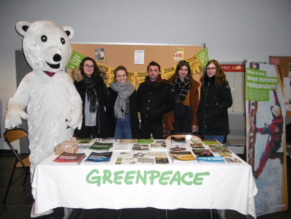 Cinq étudiant-es en licence à l'Institut d'Administration des Entreprises, Marie, Julie, Adrien, Amandine et Ameline, ont choisi Greenpeace pour les soutenir dans leur projet tutoré.