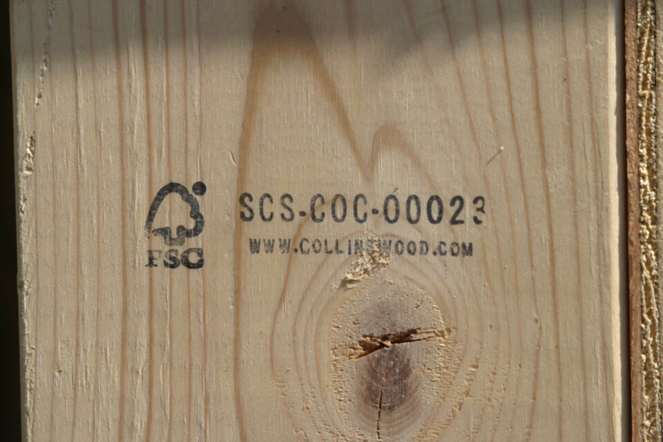 Même si la certification forestière FSC 100% peut être un outil utile, Greenpeace International n’a plus la certitude que le label FSC peut toujours garantir une protection environnementale suffisante face aux multiples menaces qui pèsent aujourd’hui sur nos forêts. Greenpeace International a décidé de se retirer du Forest Stewardship Council (FSC).