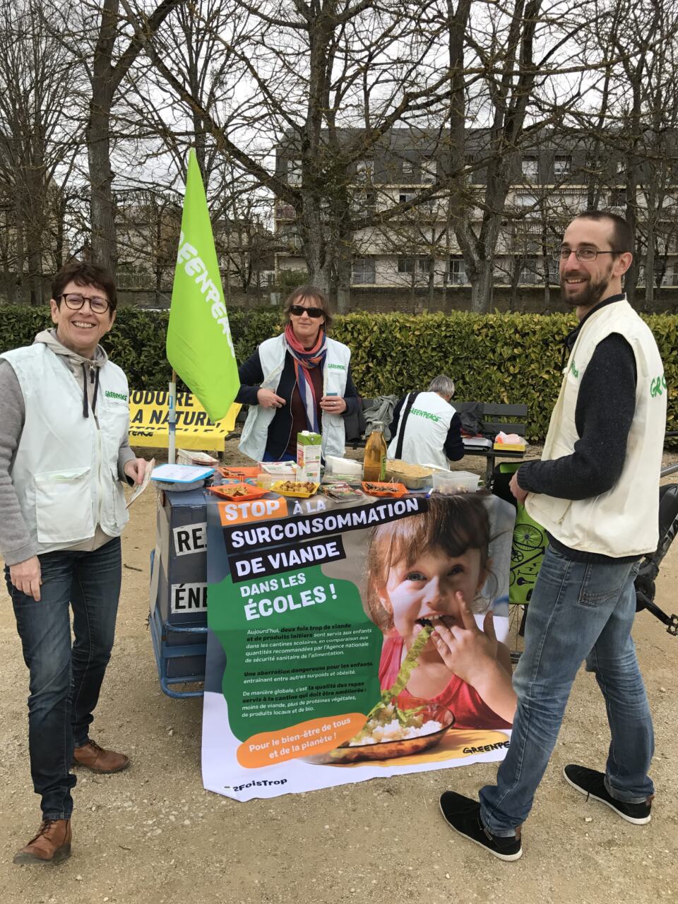 Dans le cadre de la campagne agriculture, nous étions samedi 24 mars au Parc de Blossac à Poitiers. 