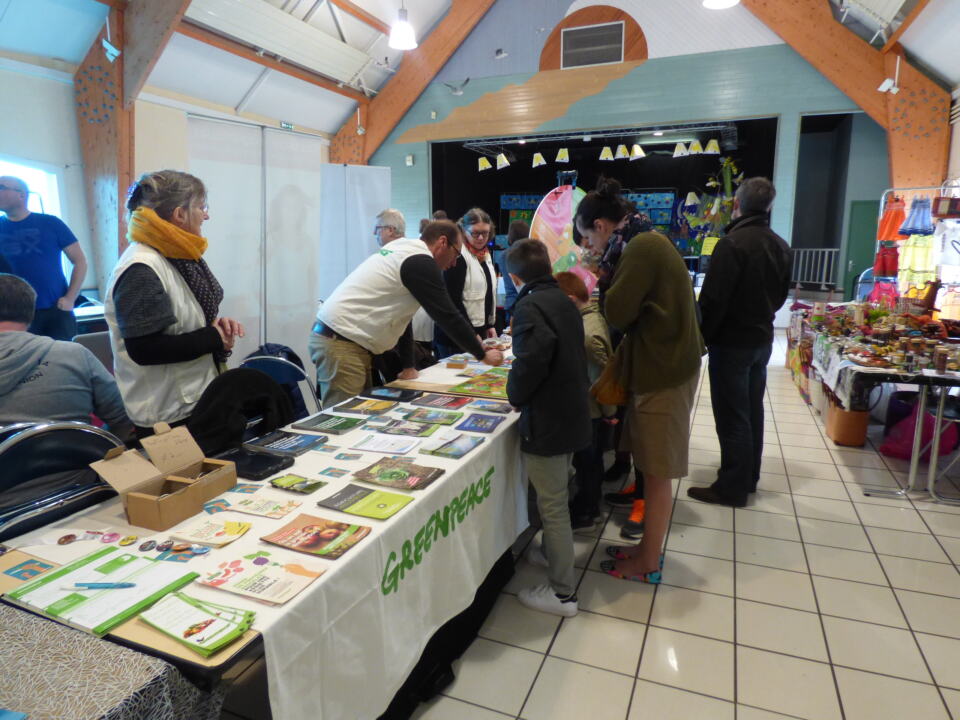 Dimanche 25 mars, cinq militant-es du groupe local sont allé-es à Angerville l'Orcher tenir un stand et proposer des animations, à l'occasion du premier festival de « l'abeille écolo ».