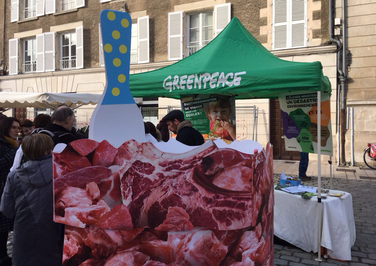 Aujourd'hui, deux fois trop de viande et de produits laitiers sont servis aux 