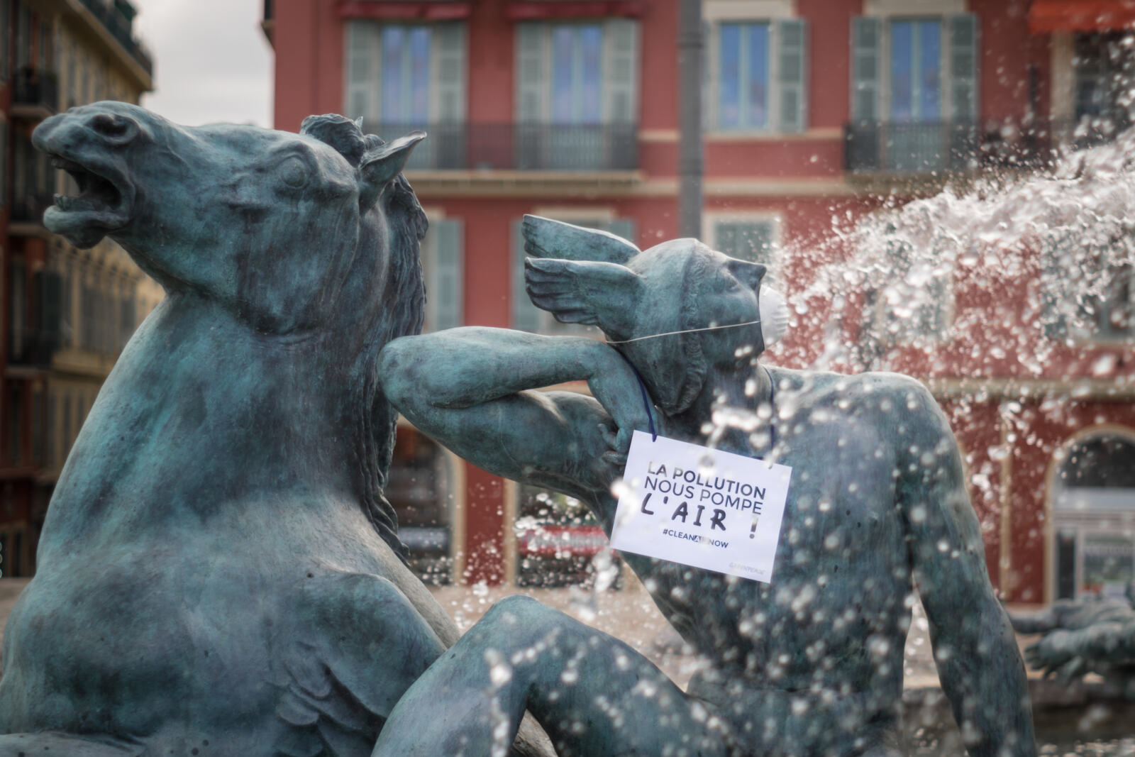 A Nice on veut mieux respirer! C'est le message que nos militants ont accroché 