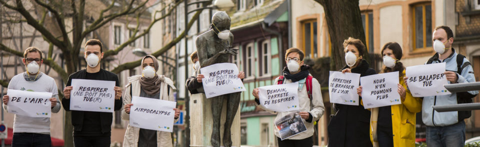 Des citoyens et des associations ont utilisé la symbolique forte de notre patrimoine historique et culturel pour mettre en avant l'urgence due à la pollution de l'air en France. Paris, Marseille, Grenoble, Montpellier et Nice ont décoré leurs statues... Nous n'avons pas voulu manqué cette occasion à Strasbourg !