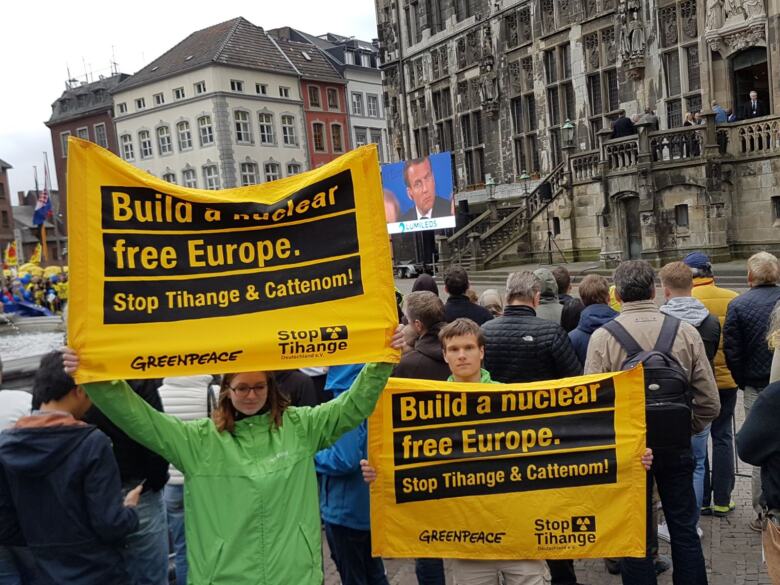 Rassemblement anti-nucléaire pour demander à Emmanuel Macron de construire une Europe sans nucléaire