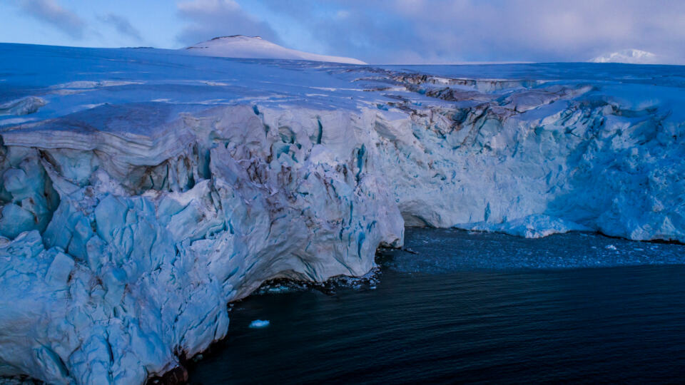 Greenpeace appelle à une collaboration internationale entre les nations, les entreprises et la société civile afin de créer un réseau de réserves marines, incluant l'océan Antarctique, et protégeant au moins 30% des océans d'ici 2030. 