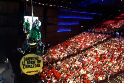 [DIRECT] Des militant-e-s s’invitent à l’AG de Total