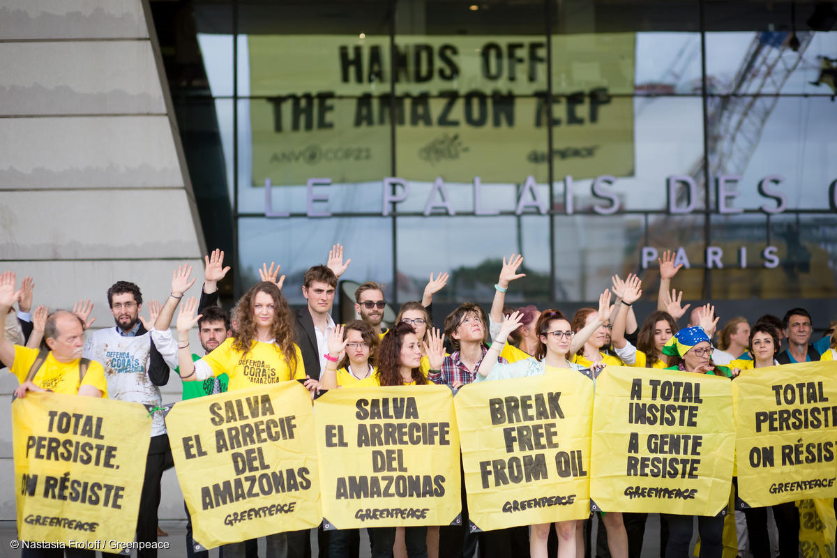 Quel est le point commun entre les acteurs Leonardo DiCaprio et Lambert Wilson, des scientifiques, des représentants des populations indigènes brésiliennes, un hippocampe à vélo et deux millions de personnes à travers le monde ? Ils ont tous rejoint le mouvement pour sauver le Récif de l'Amazone face aux projets d'exploration pétrolière de Total.