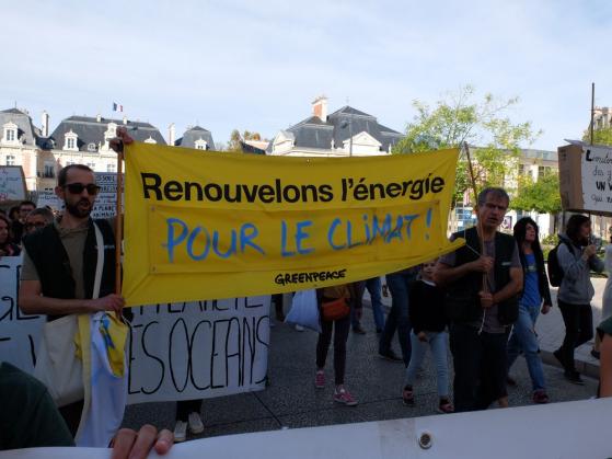 Comme dans toute la France, une seconde marche pour le climat s'est tenue à Poitiers le 13 octobre 2018 et le groupe local Greenpeace faisait partie des marcheurs.