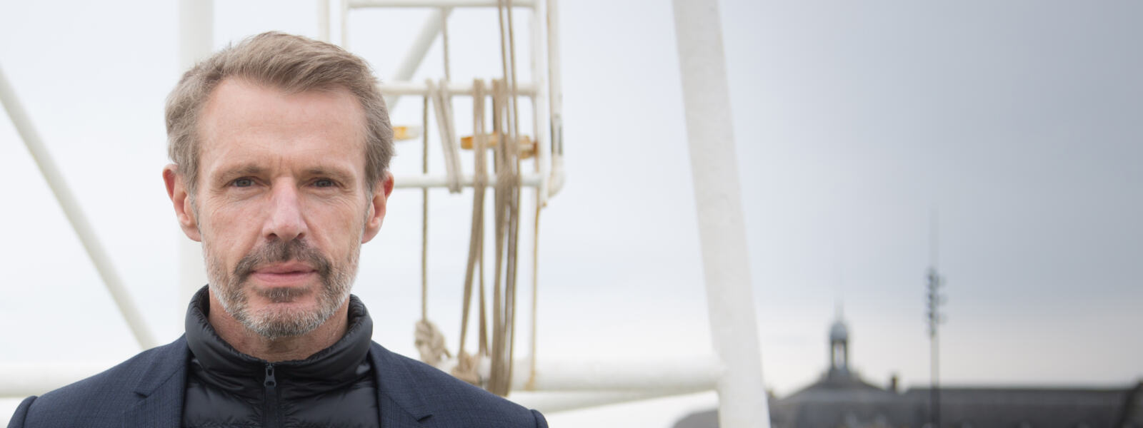 Lambert Wilson prête sa voix à Greenpeace pour un spot radio faisant la promotion des legs en faveur de l'association.