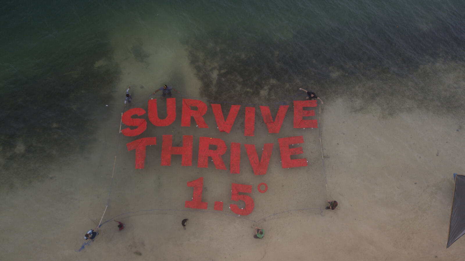 L'année 2018 a rappelé au monde entier que les conséquences de la crise climatique sont déjà là. Il y a moins de deux mois, un rapport spécial du GIEC rappelait l'urgence de limiter le réchauffement climatique à 1,5°C et l'ampleur des efforts nécessaires pour relever ce défi. Dans quelques jours, les gouvernements se rendront aux négociations climatiques de la COP24 à Katowice, en Pologne. Ils doivent absolument accélérer sur la question climatique. Quels sont les enjeux de cette COP ? Où en est la France sur le climat ?