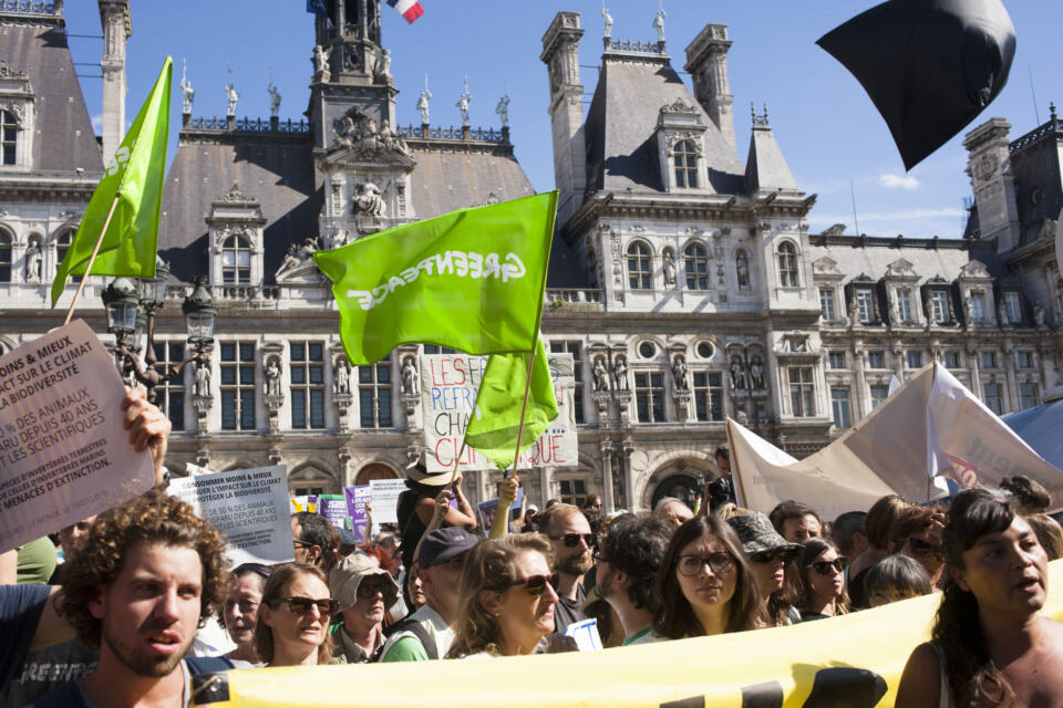 Partout dans le monde, les mobilisations pour le climat s'amplifient. Des recours en justice dans plusieurs pays aux dizaines de milliers de lycéens qui manifestent en Belgique ou en Suisse, les populations font entendre leurs craintes face à un avenir qui s'assombrit comme le montrent les rapports scientifiques qui se succèdent. En France, plus de 150 mobilisations ont été organisées le week-end dernier, et une grande marche est prévue le 16 mars. Alors que le gouvernement ouvre le “grand débat” sans prendre la mesure des changements de fond à entreprendre, continuons toutes et tous à nous mobiliser !
