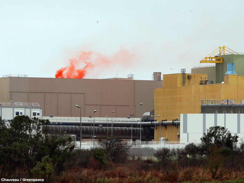 Fumigènes à l'usine Orano La Hague