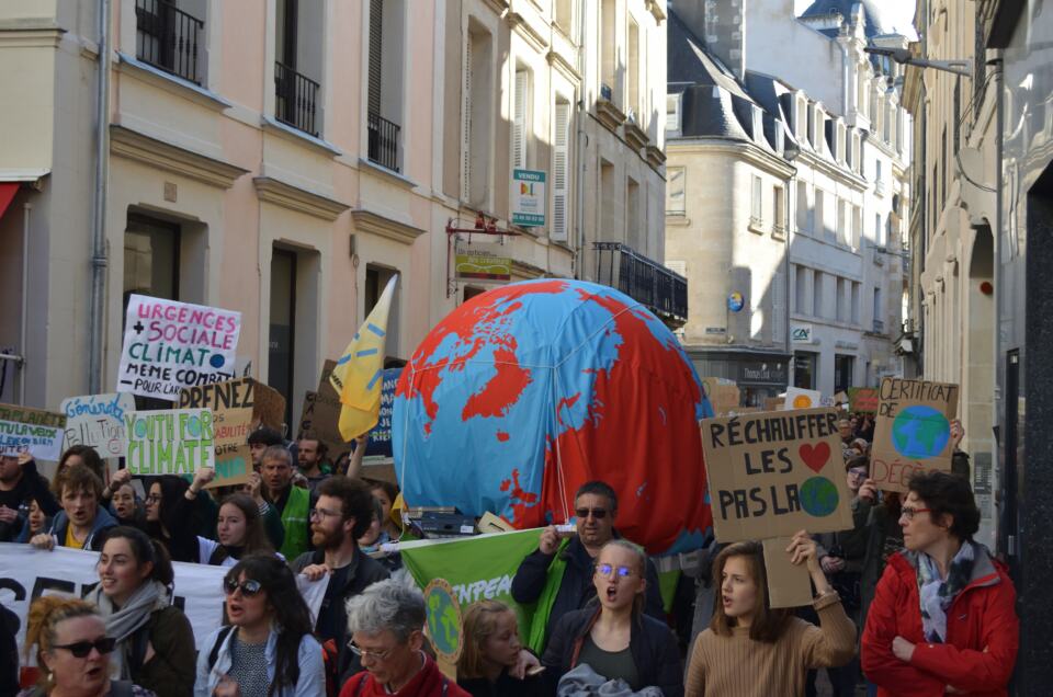 Le 16 mars s'est tenue une nouvelle marche pour le climat à Poitiers à la save