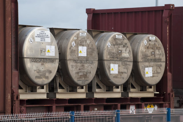 © Déchets nucléaires bloqués dans la Manche, qui devaient être exportés en Russie. Photo : Pierre Gleizes / Greenpeace